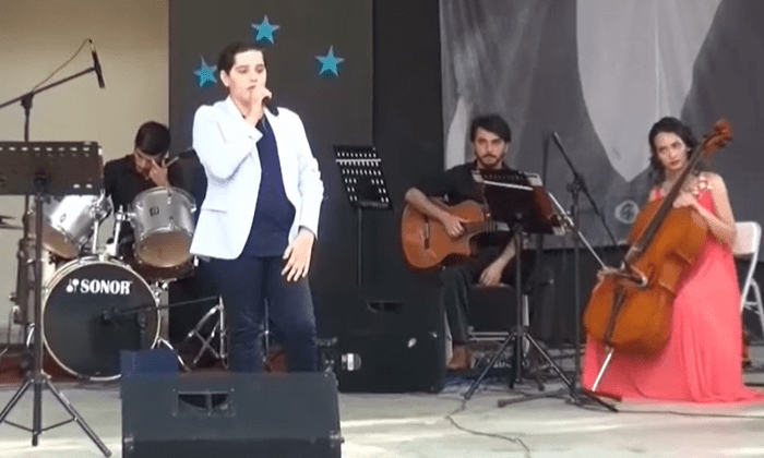 KONSER (2016 )